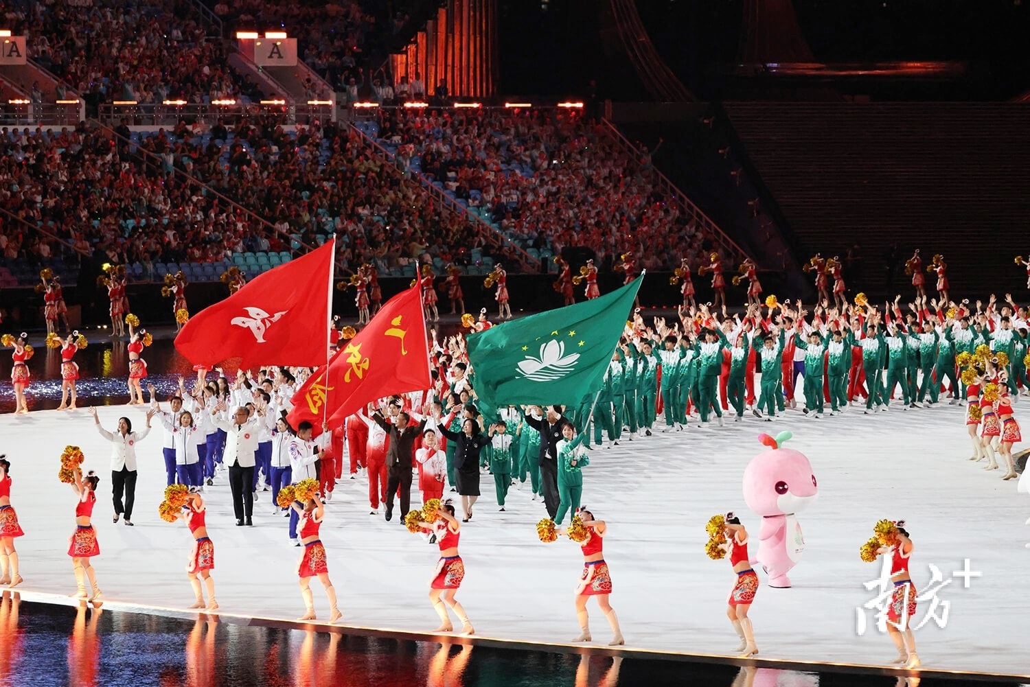 几个镜头解释了中国男足为什么去不了世界杯，因为他们纯属是来搞笑的